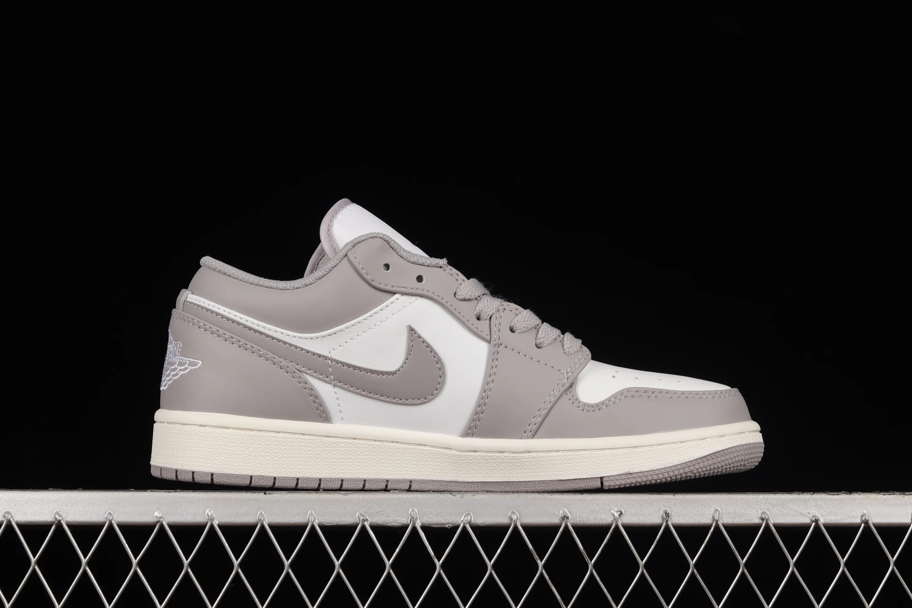 All categories Air Jordan Jordan series basketball shoes Air Jordan 1 Low Z version Air Jordan 1 Low "Vintage Grey" AJ1 Joe 1 white gray low-top basketball shoes 553558-053